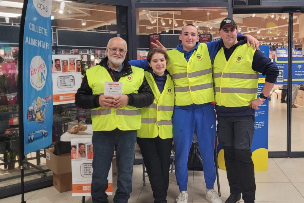 Bénévoles de la Croix Blanche 28 engagés lors d’une action solidaire en Eure-et-Loir