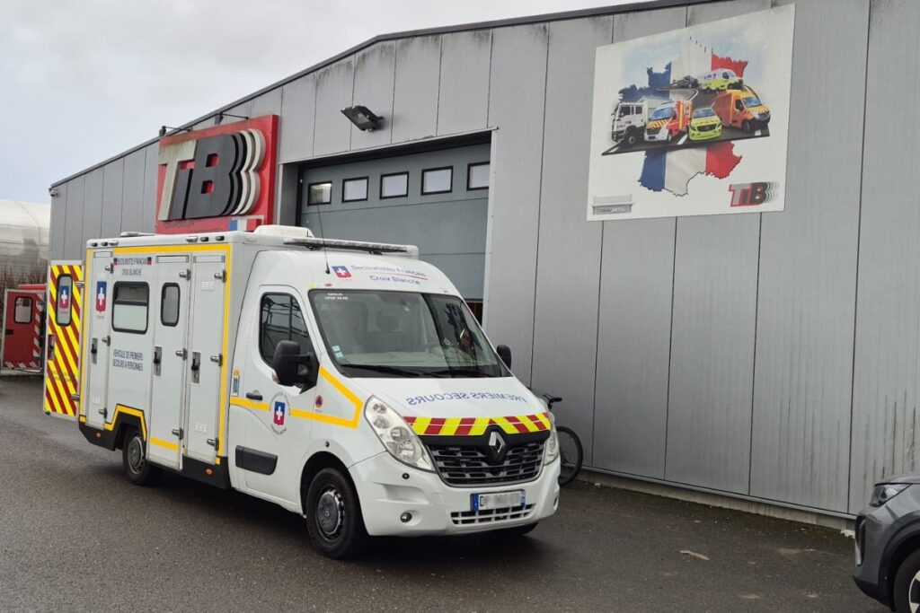 Ambulance associative équipée par TIB utilisée par la Croix Blanche 28
