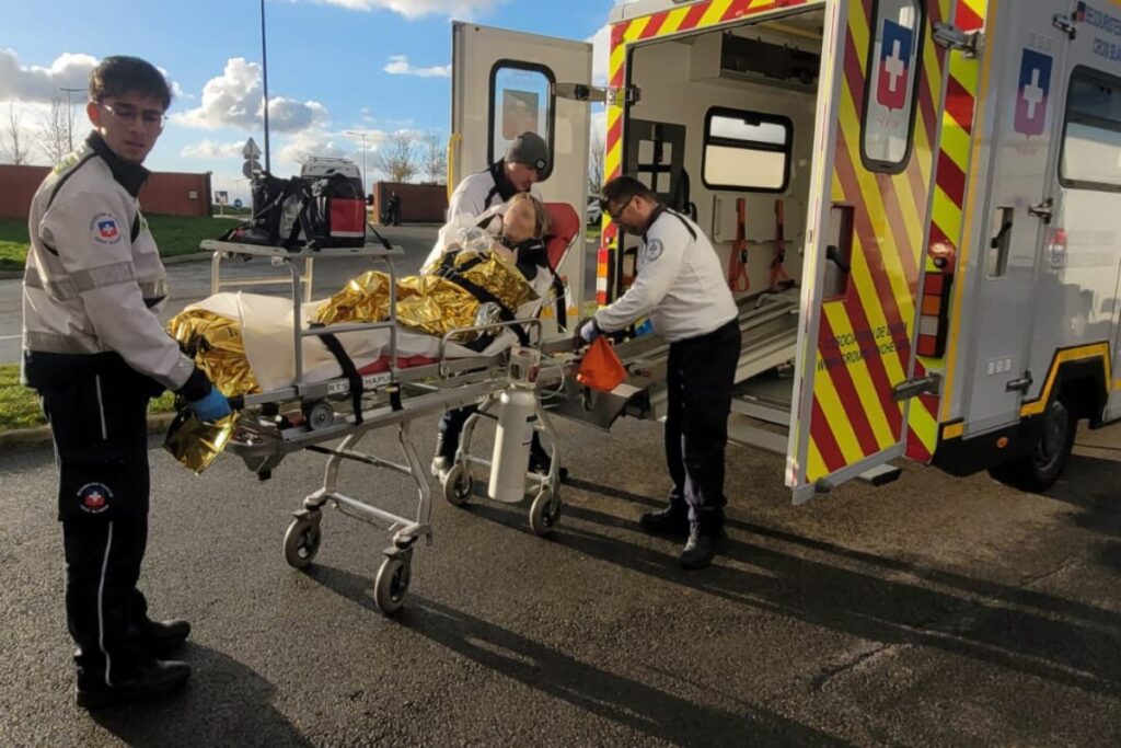 Prise en charge d’une victime par les secouristes de la Croix Blanche 28 lors d’une intervention réelle