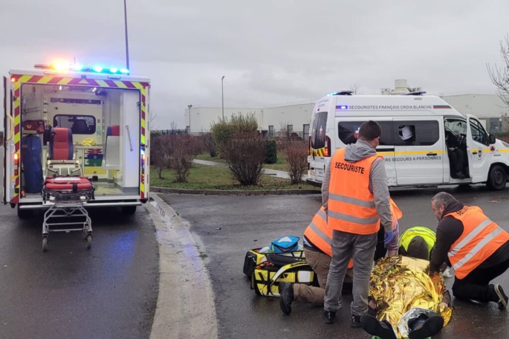 Engagement opérationnel de l’ambulance Croix Blanche 28 sur le terrain, avec un aménagement adapté aux contraintes d’urgence