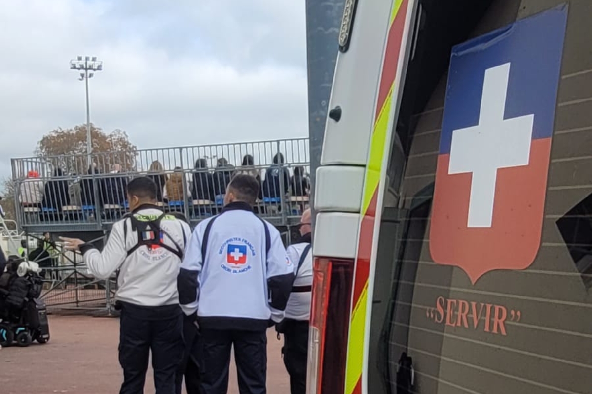 Secouristes Croix Blanche 28 en intervention sur un poste de secours lors d’un événement public en Eure-et-Loir avec ambulance VPSP